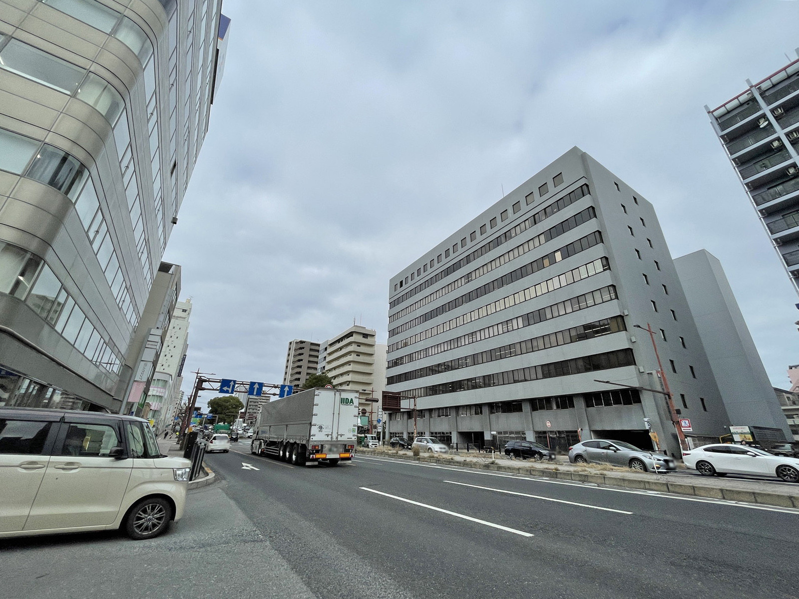 山陽ビル2号館前面の通り