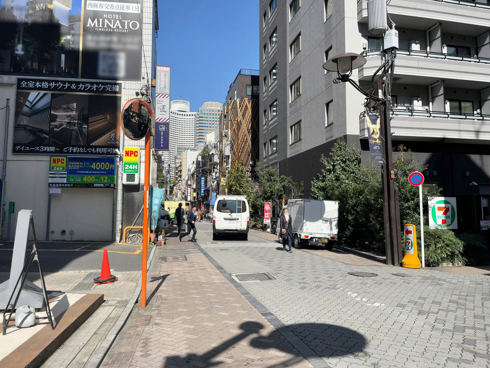 いちご赤坂Village前面の赤坂みすじ通り