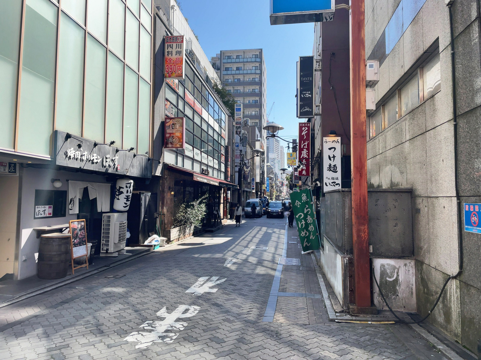 周辺には飲食店が充実