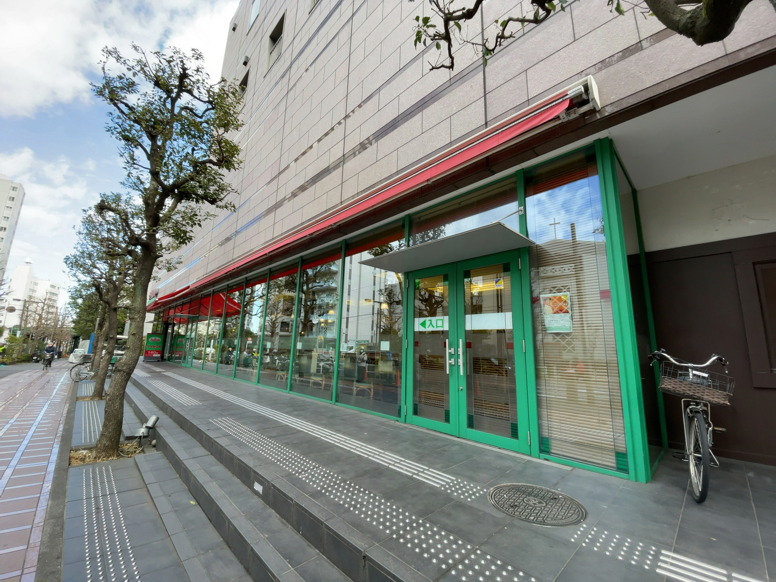 付近のサイゼリヤ 大久保店