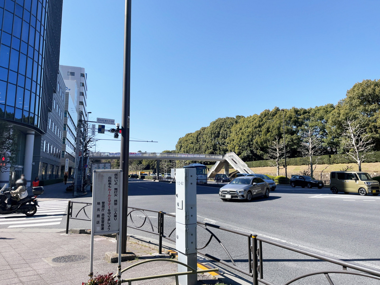 青山安田ビル前面の青山通り