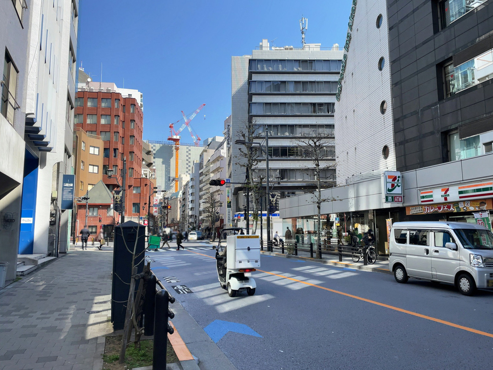 Barbizon74前面の赤坂通り