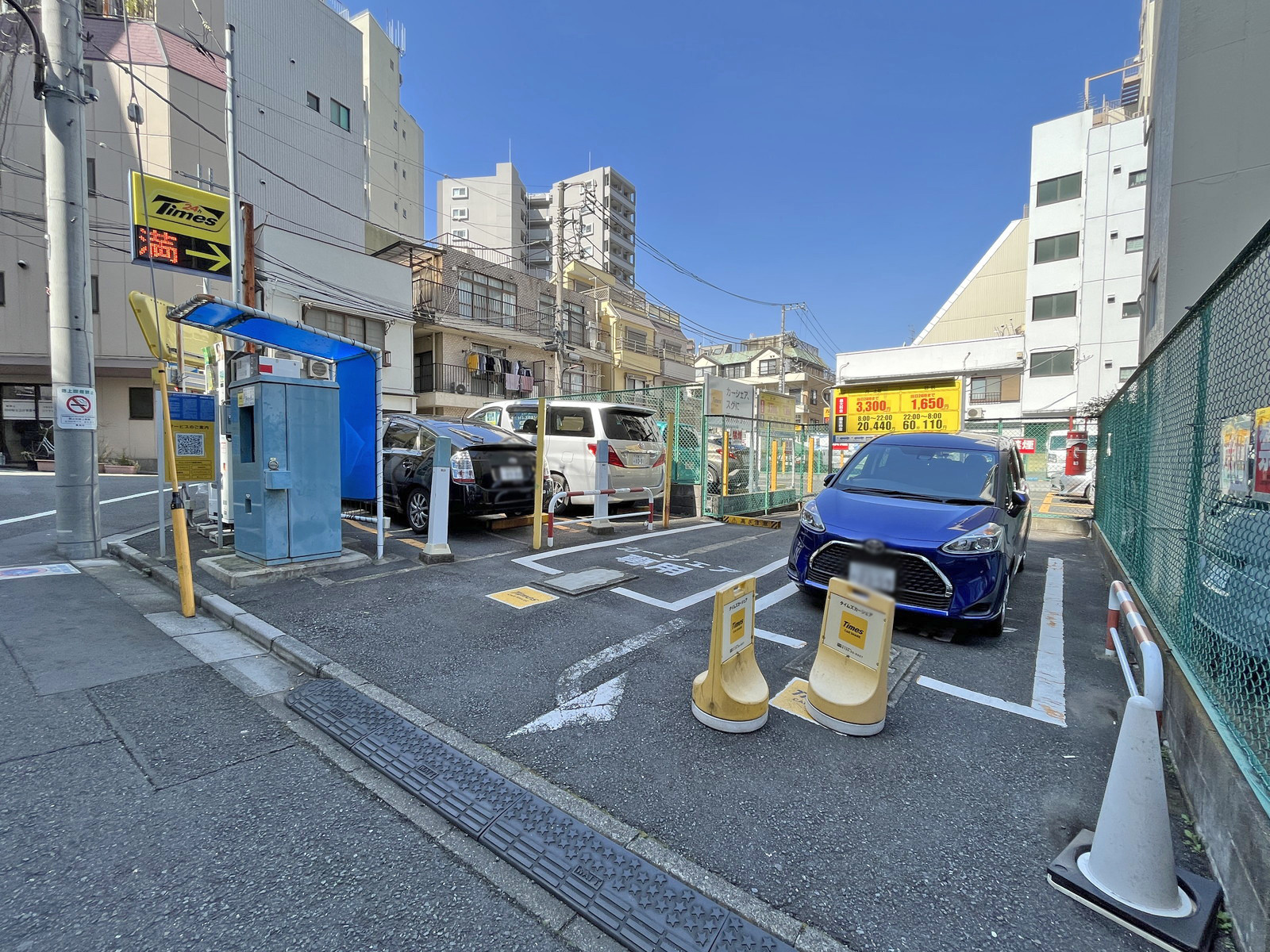ビル前のコインパーキング