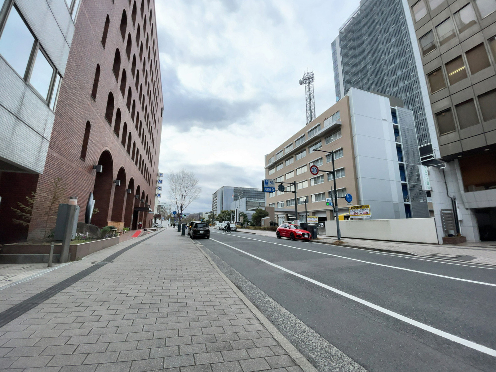 JDS八丁堀ビル前面の通り