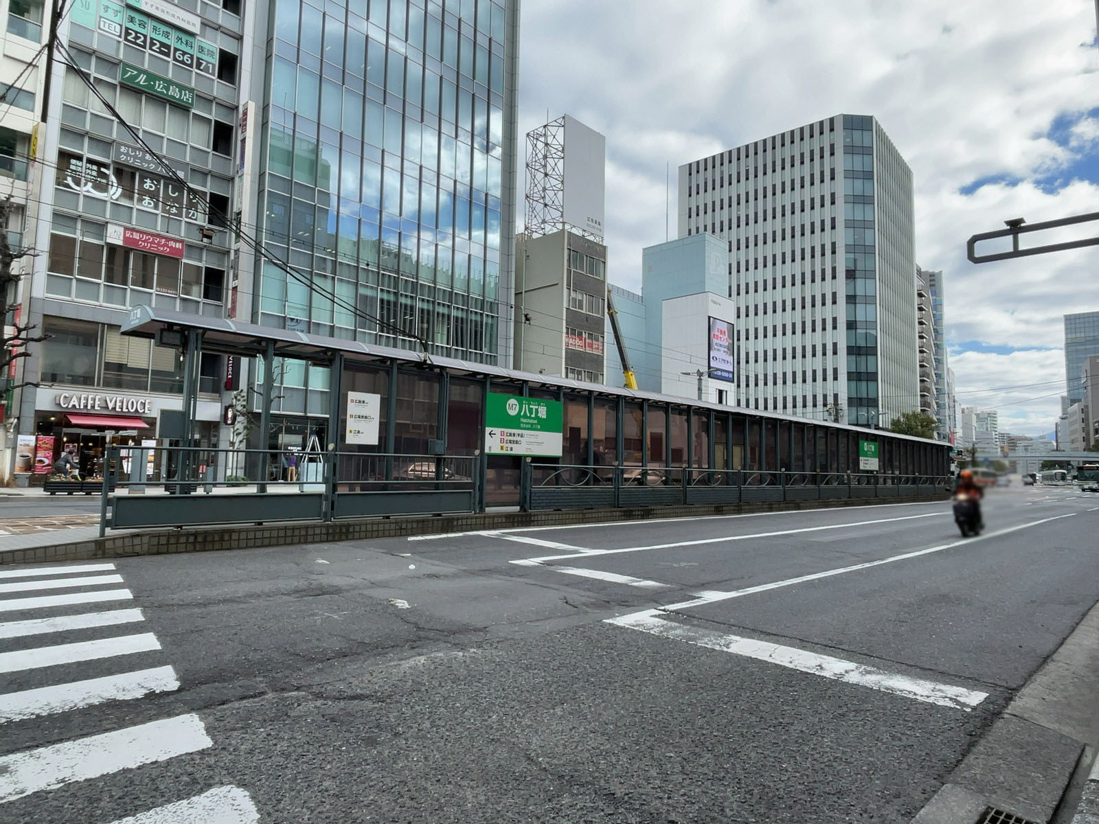 最寄りの「八丁堀駅」