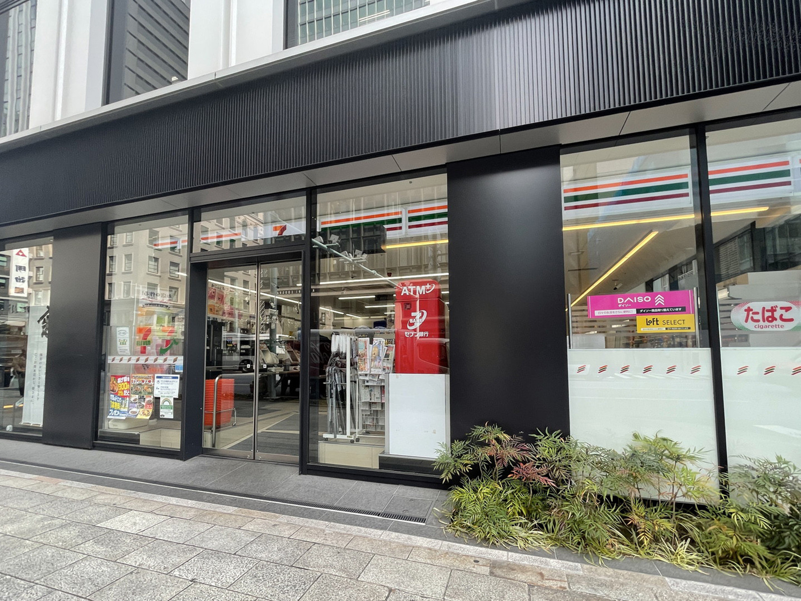 徒歩1分のセブンイレブン京橋駅前店