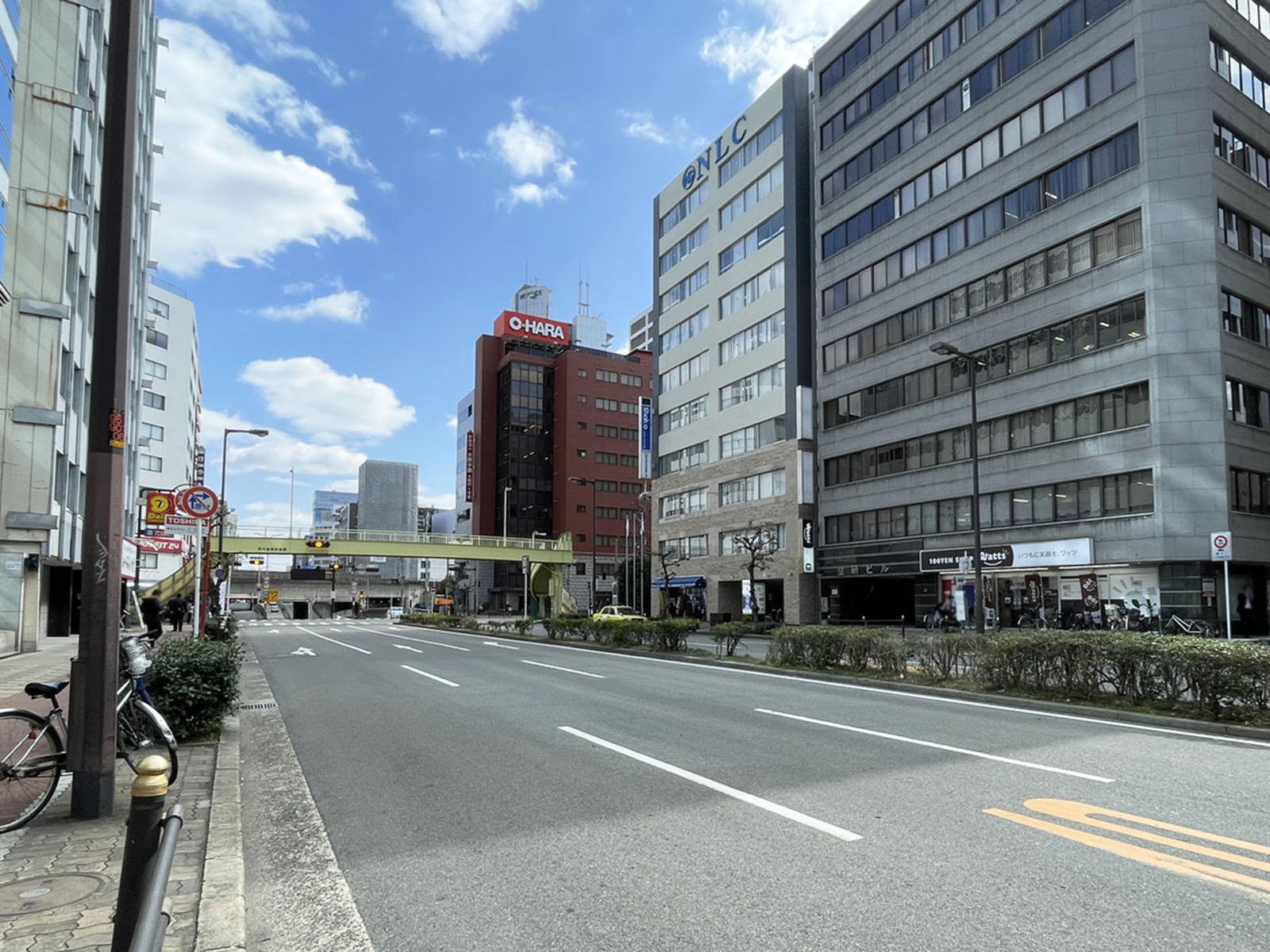 新大阪DTKビル前面の通り
