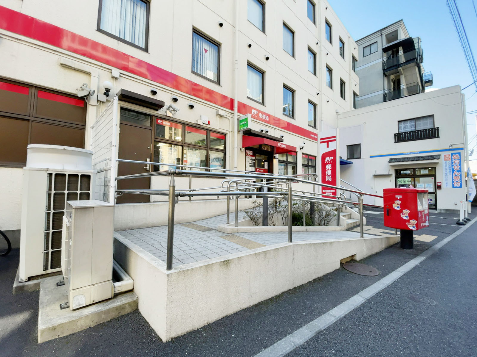 至近の飯田橋駅東口郵便局