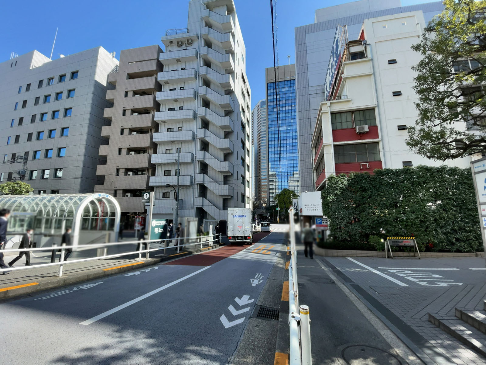 中央ビル前面の通り