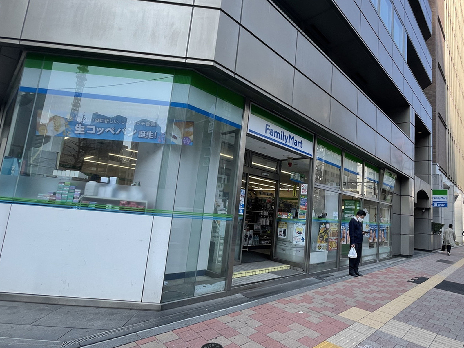 徒歩1分のファミリーマート銀座松屋通り店