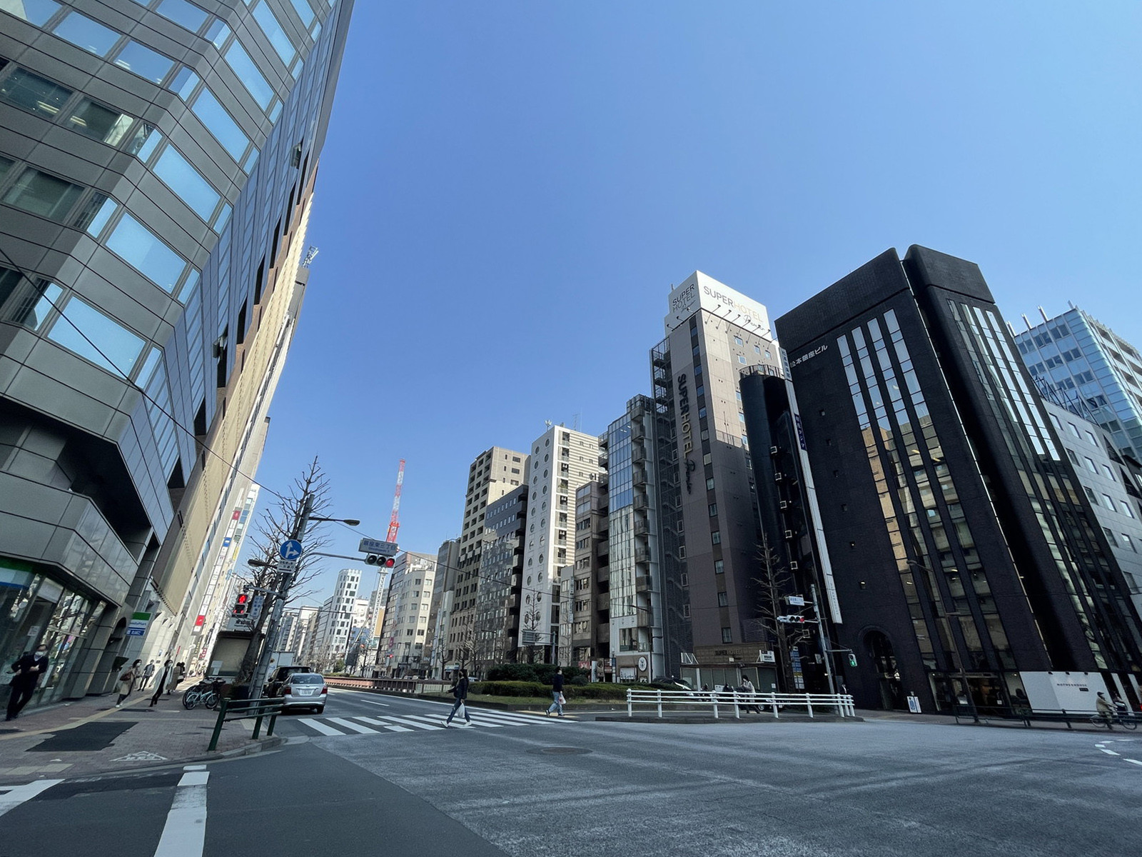銀座伊勢太ビル前面の昭和通り