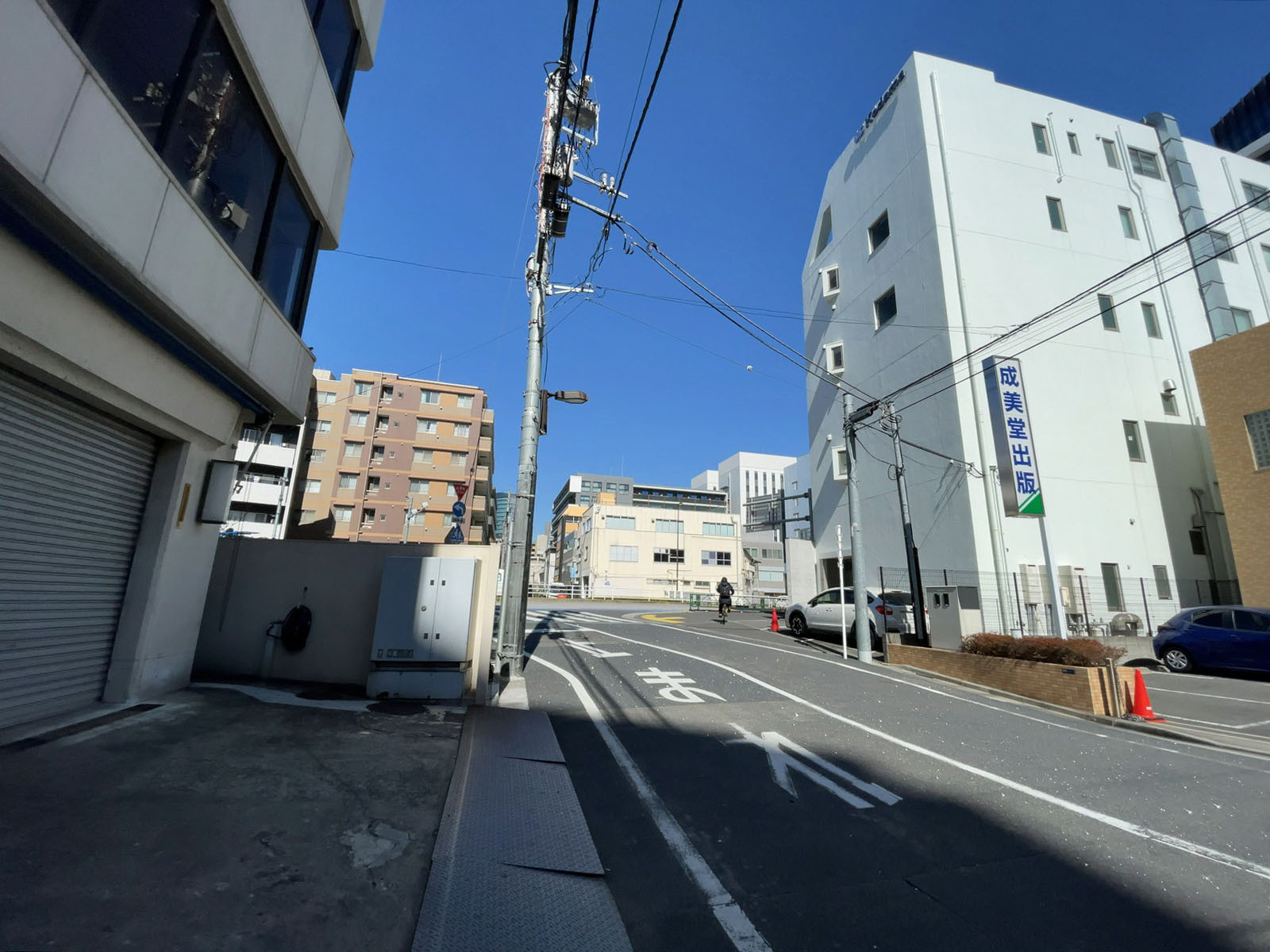 双葉ビル前面の通り