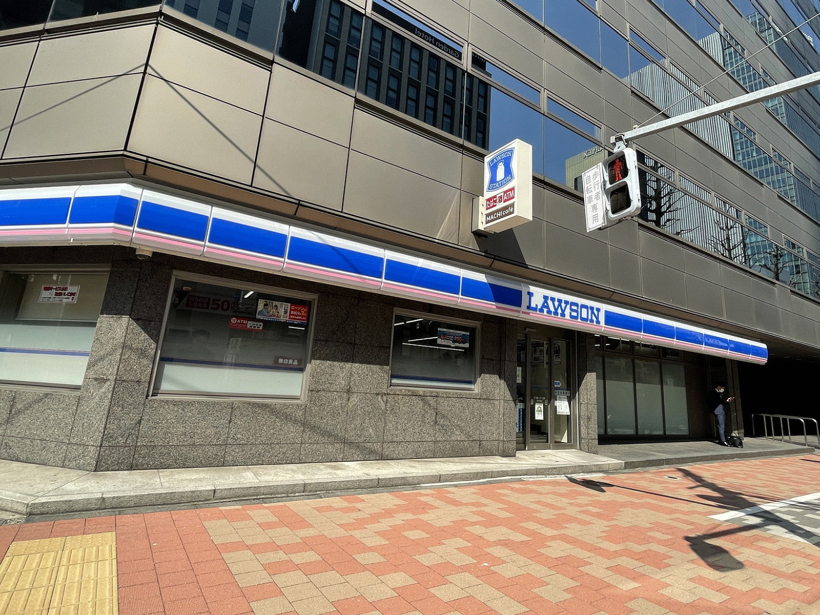 徒歩1分のローソン王子ホールディングス1号館店