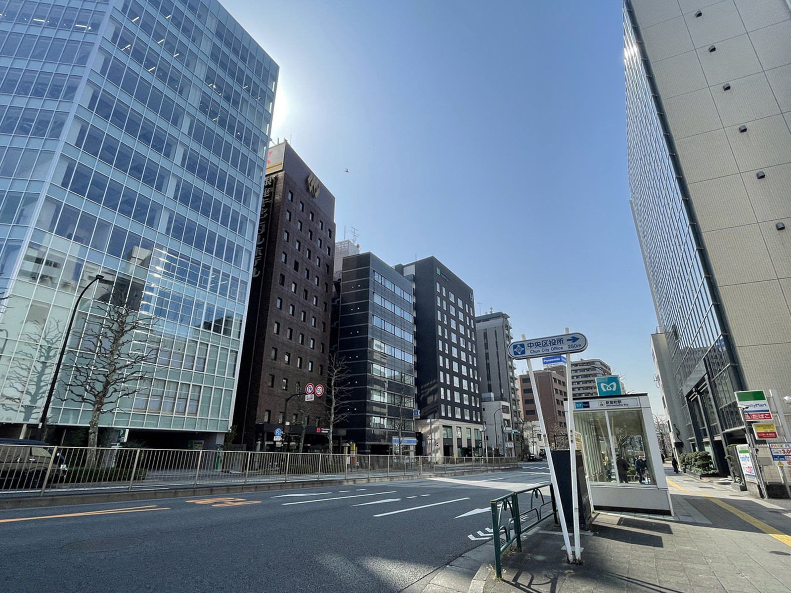 フィル・パークTOKYO GINZA Shintomi Lab.前面の通り