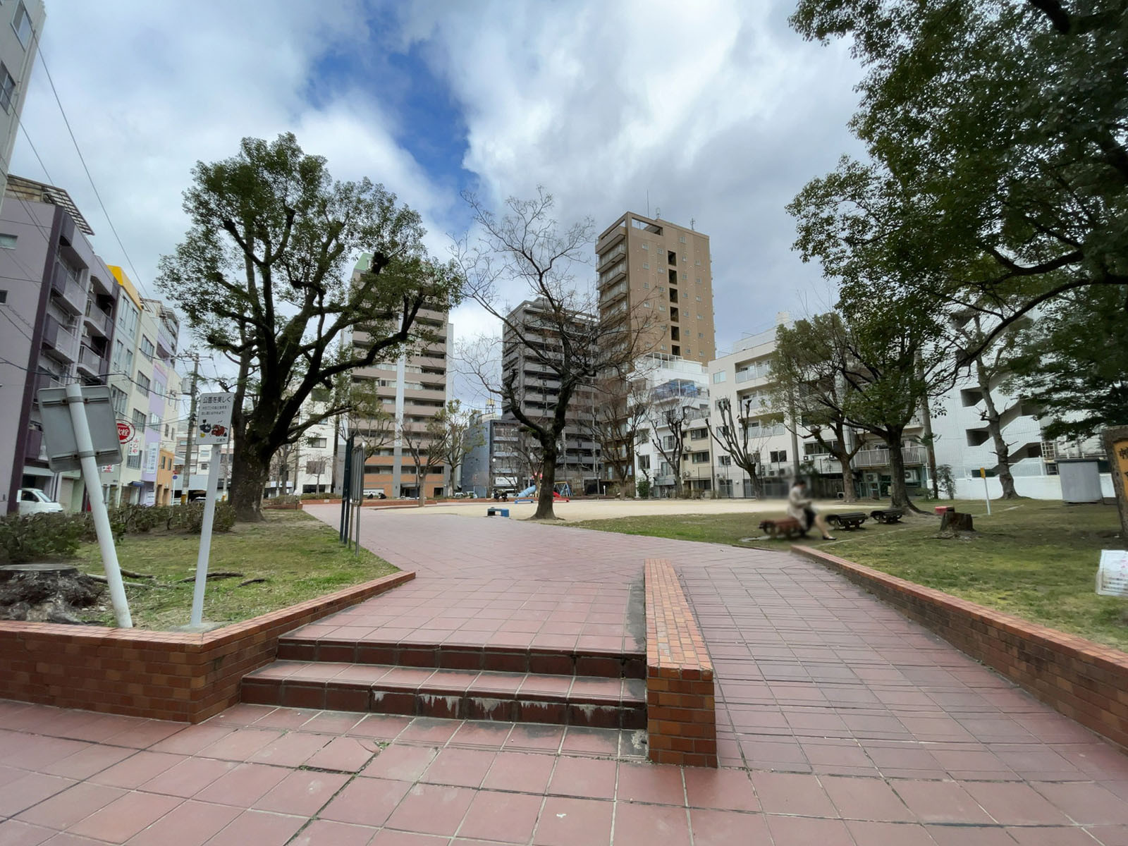 付近の幟町公園