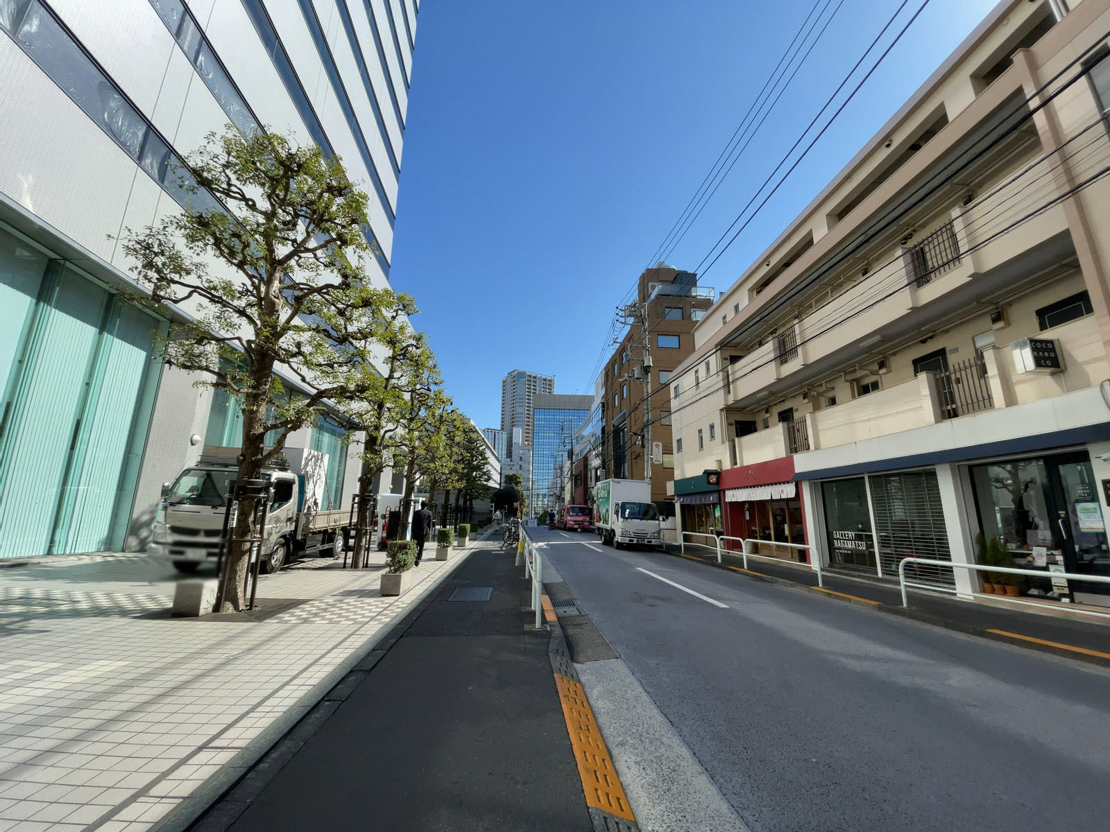 あずさセンター前面の通り