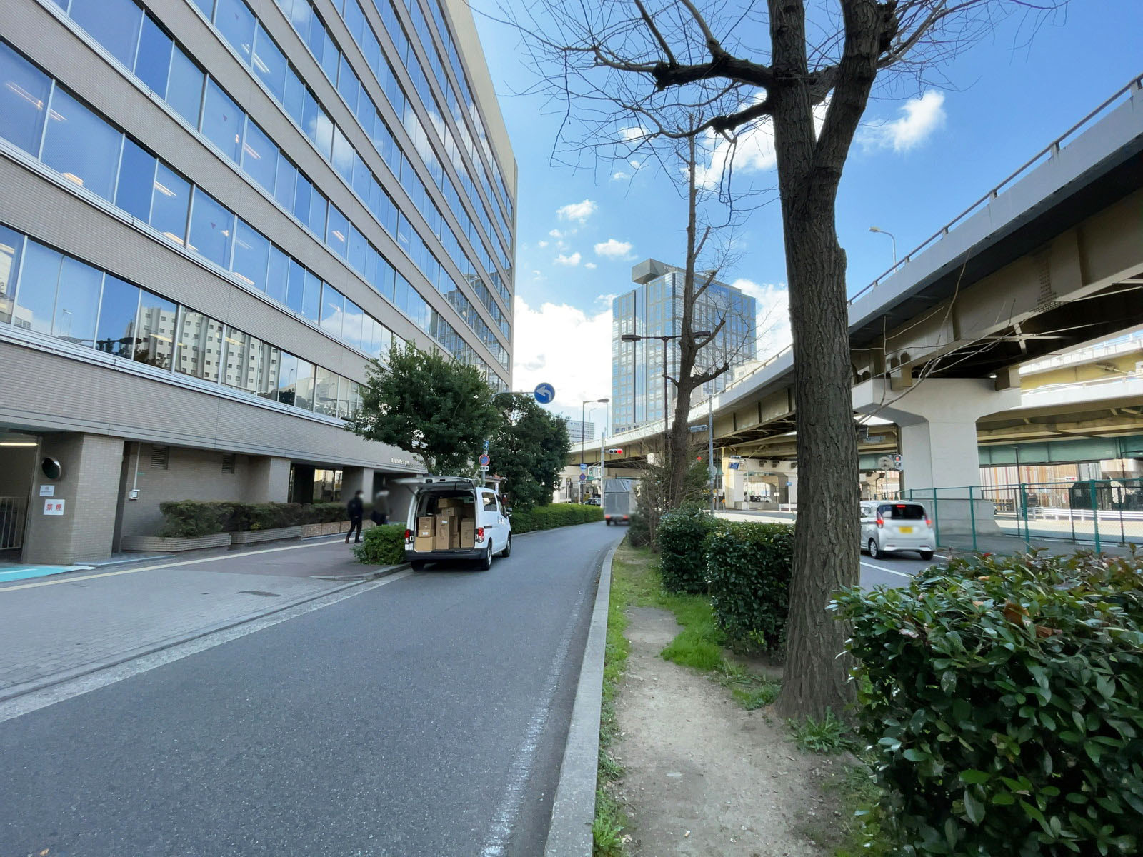 谷ビル前面の通り