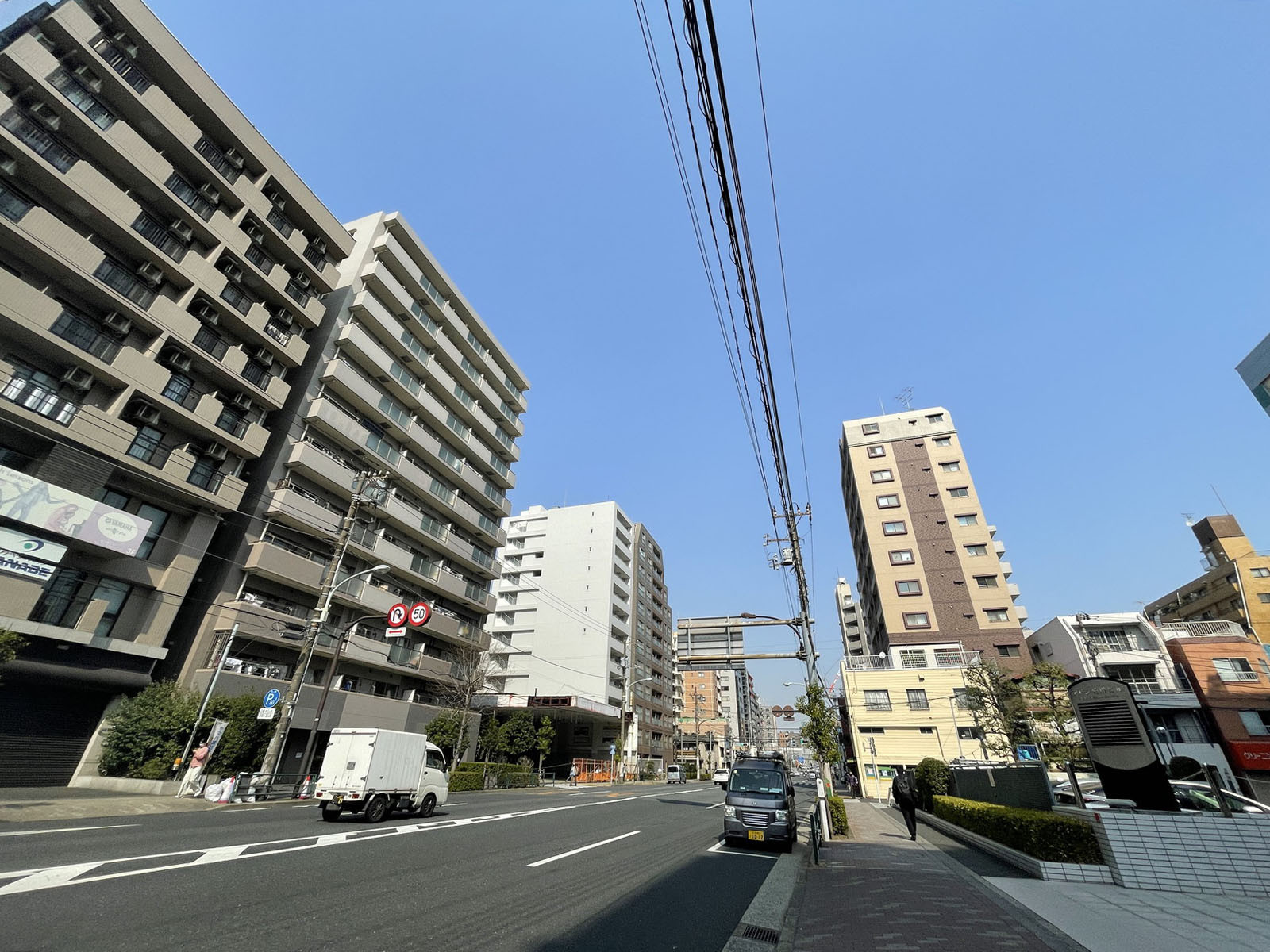 アドン菊川ビル前面の通り