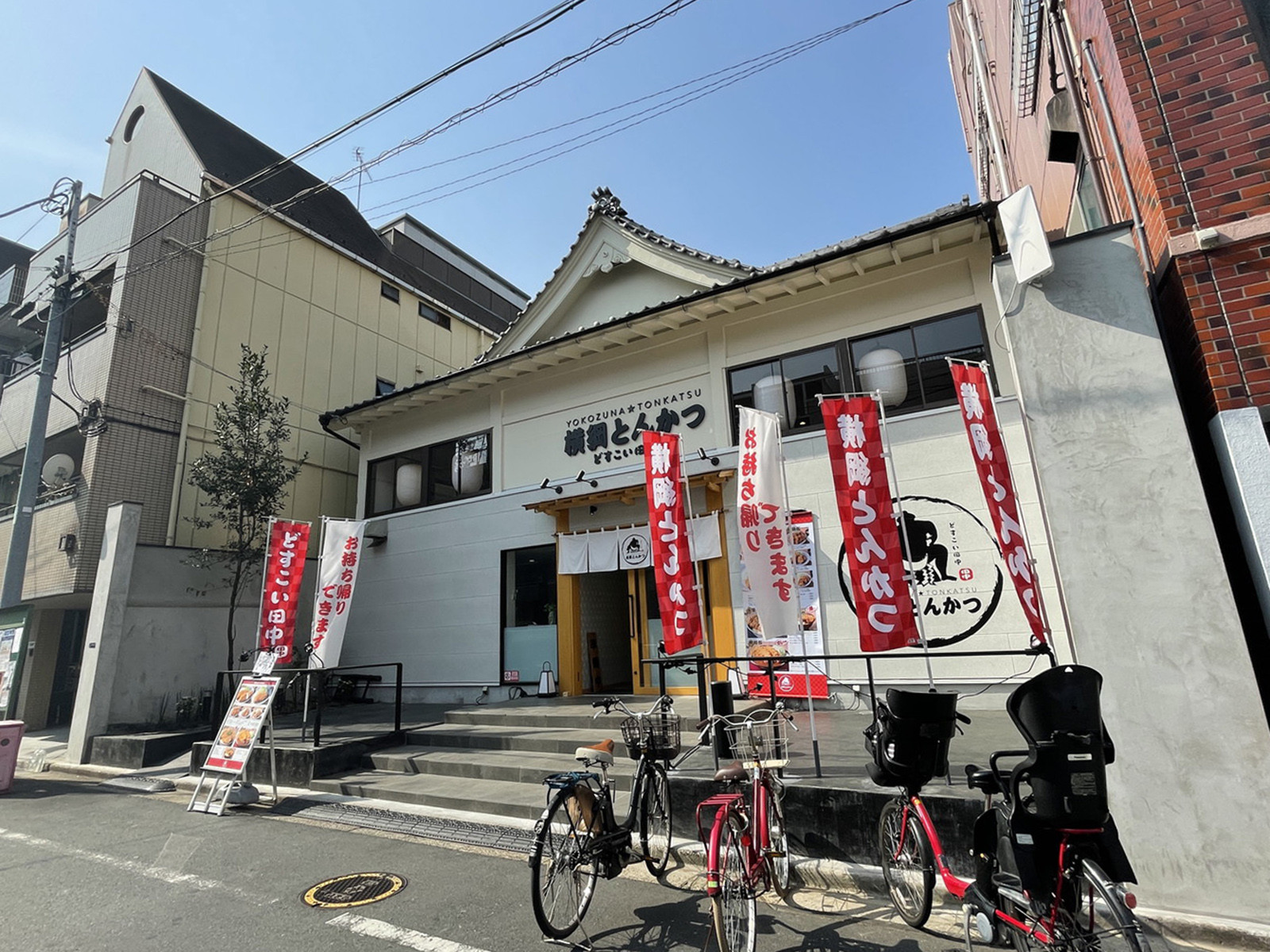 徒歩圏内には飲食店があり