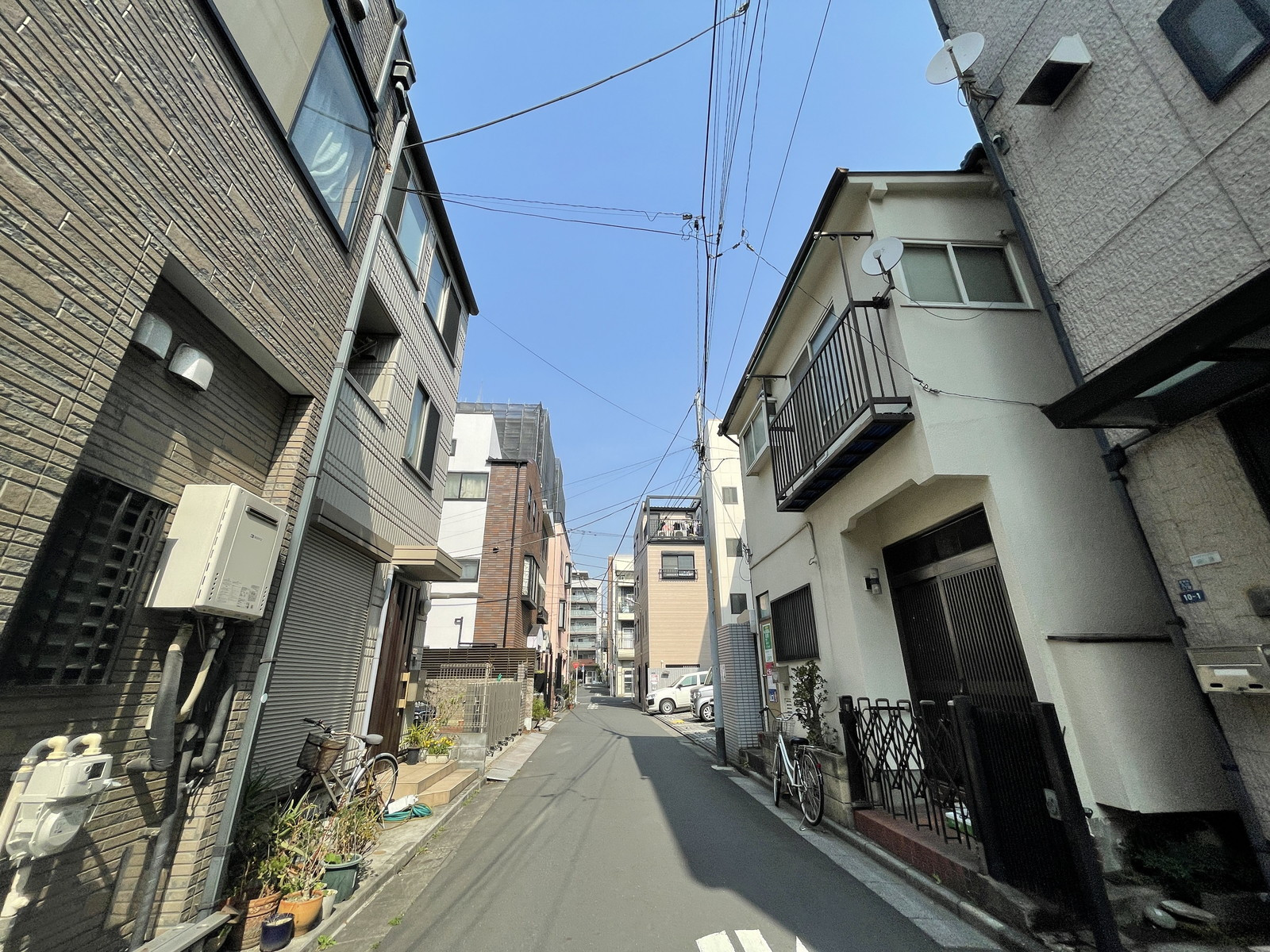市川ビル前面の通り