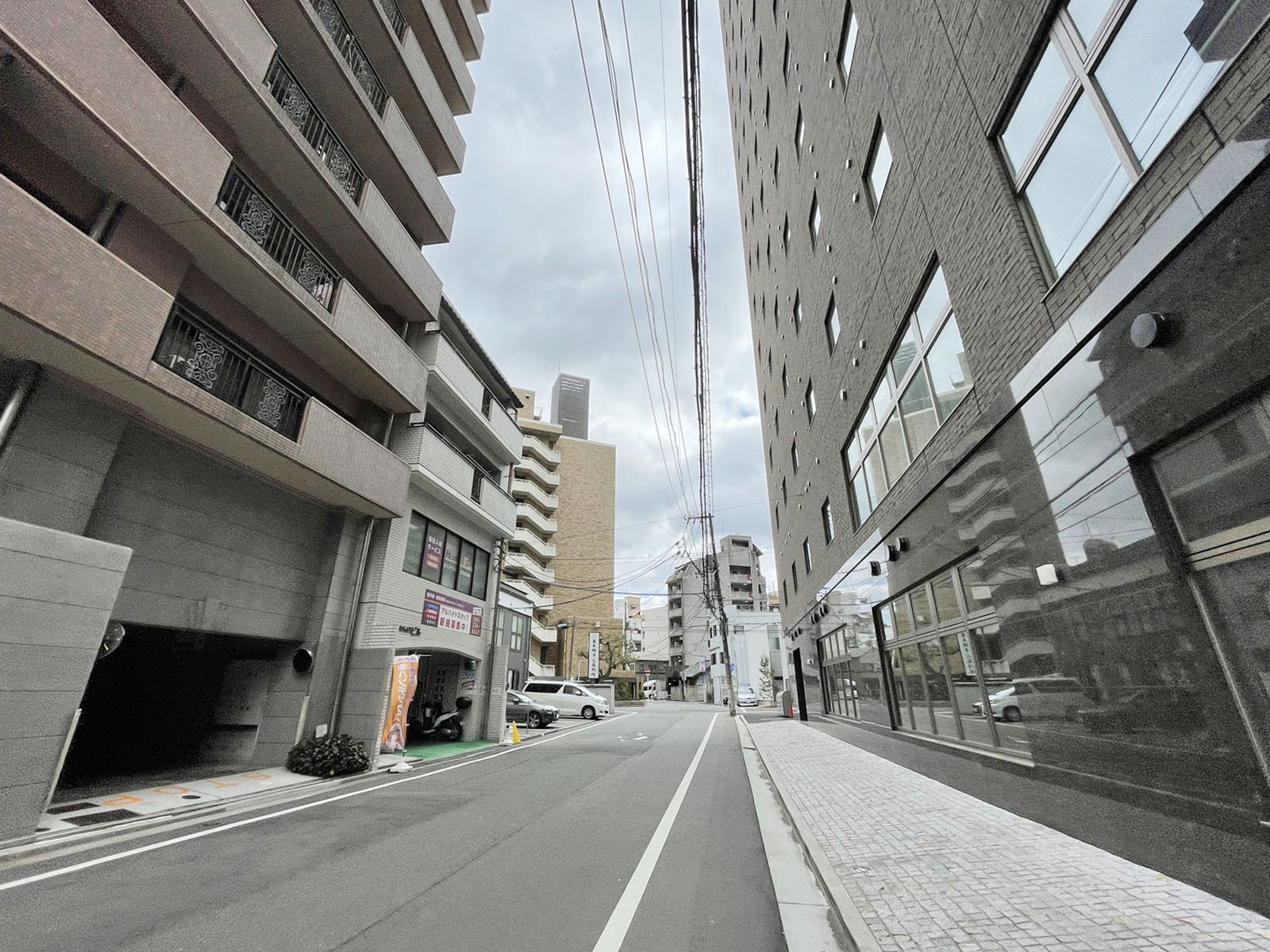 和(やわらぎ)ビル前面の通り