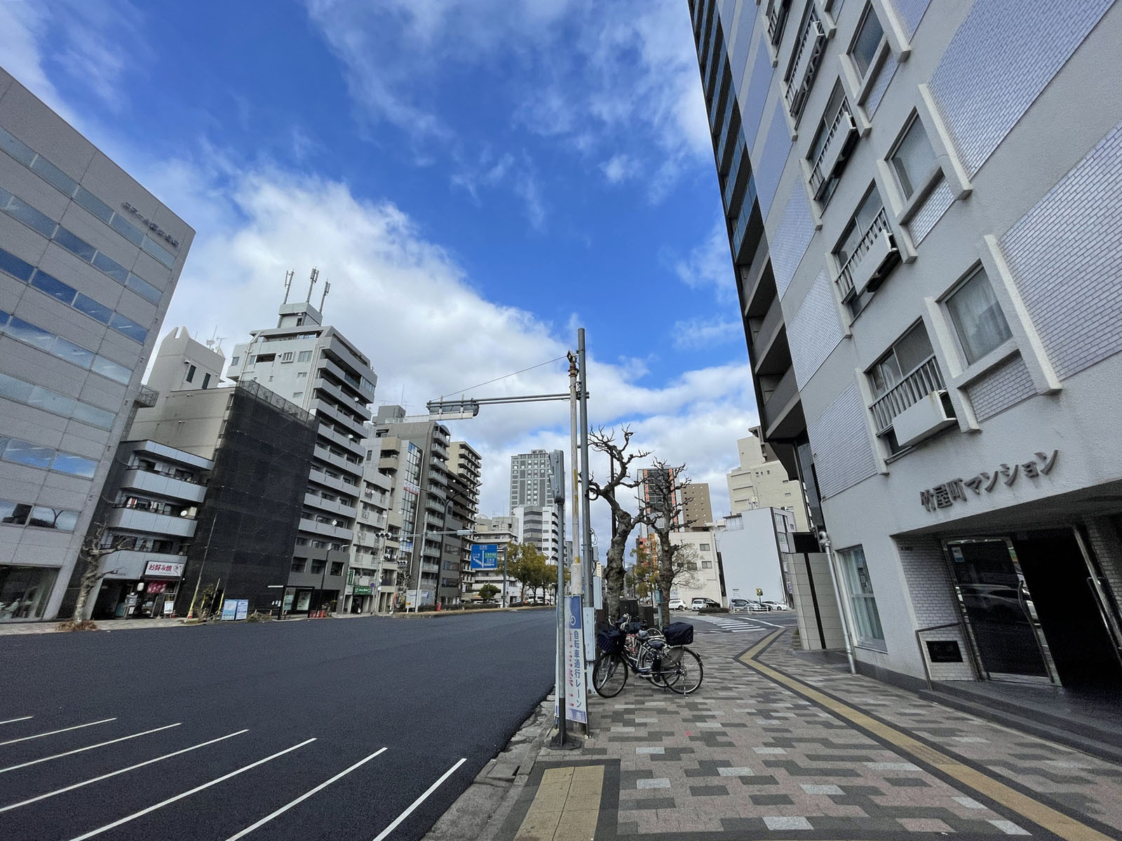 ロアール富士見町前面の通り