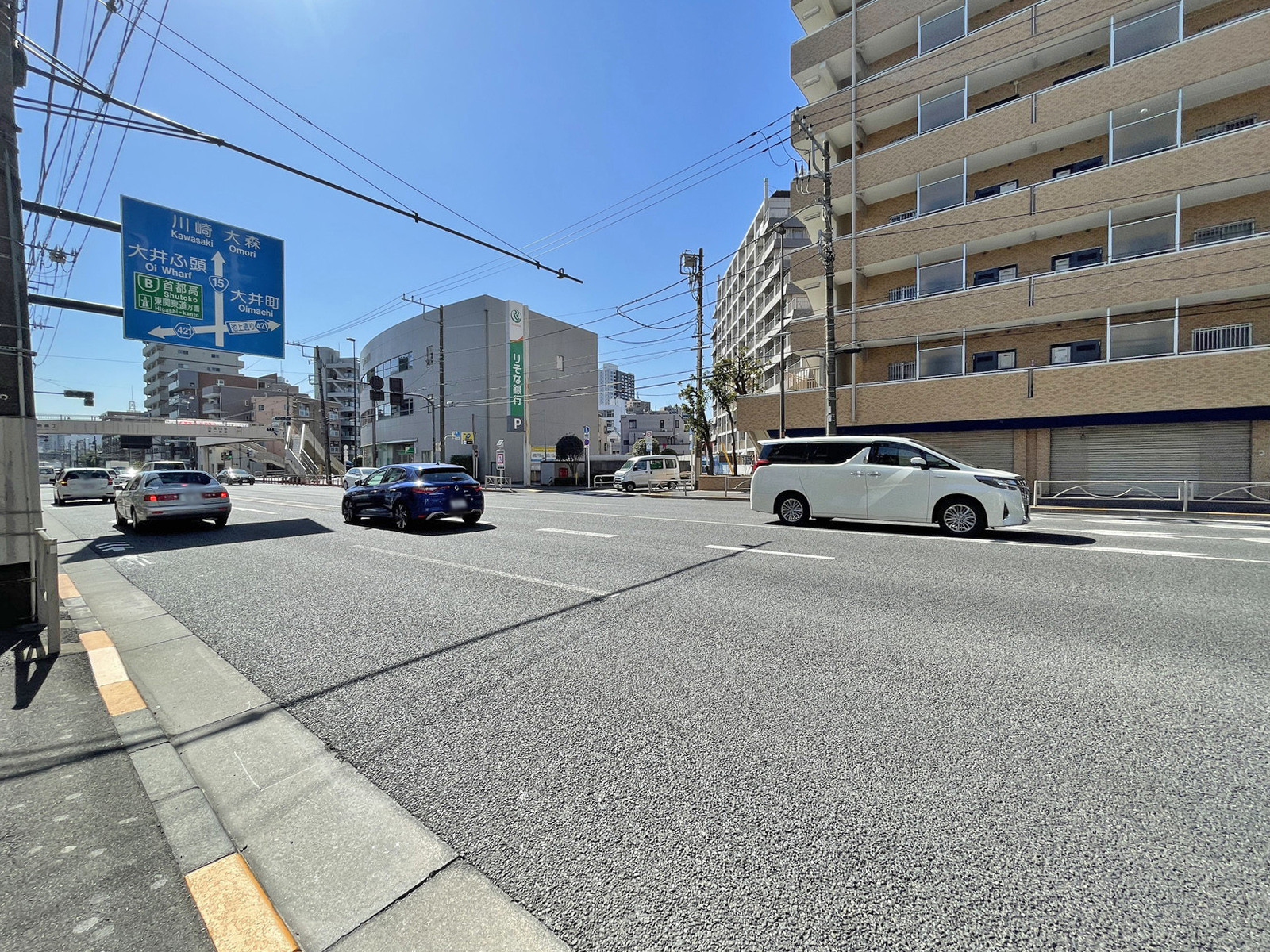 NAビル前面の通り