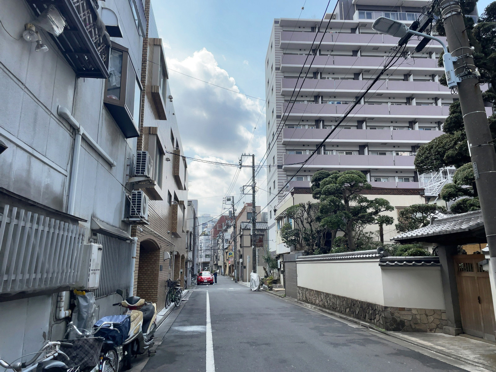 周辺は住宅街
