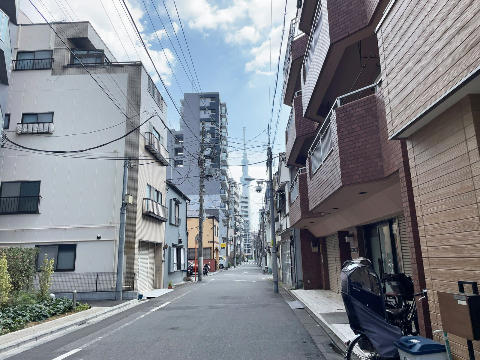 川阪ビル前面の通り