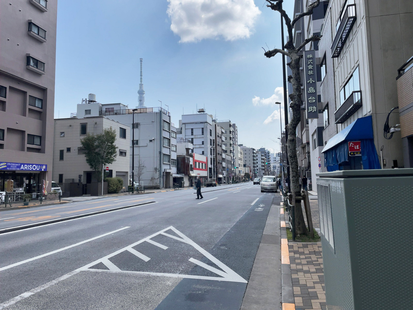 高記ビル前面の吉野通り