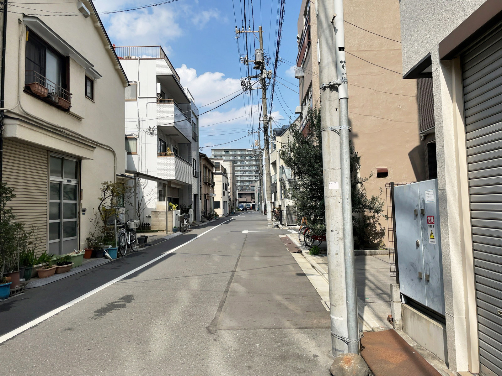 イプソンビル前面の通り