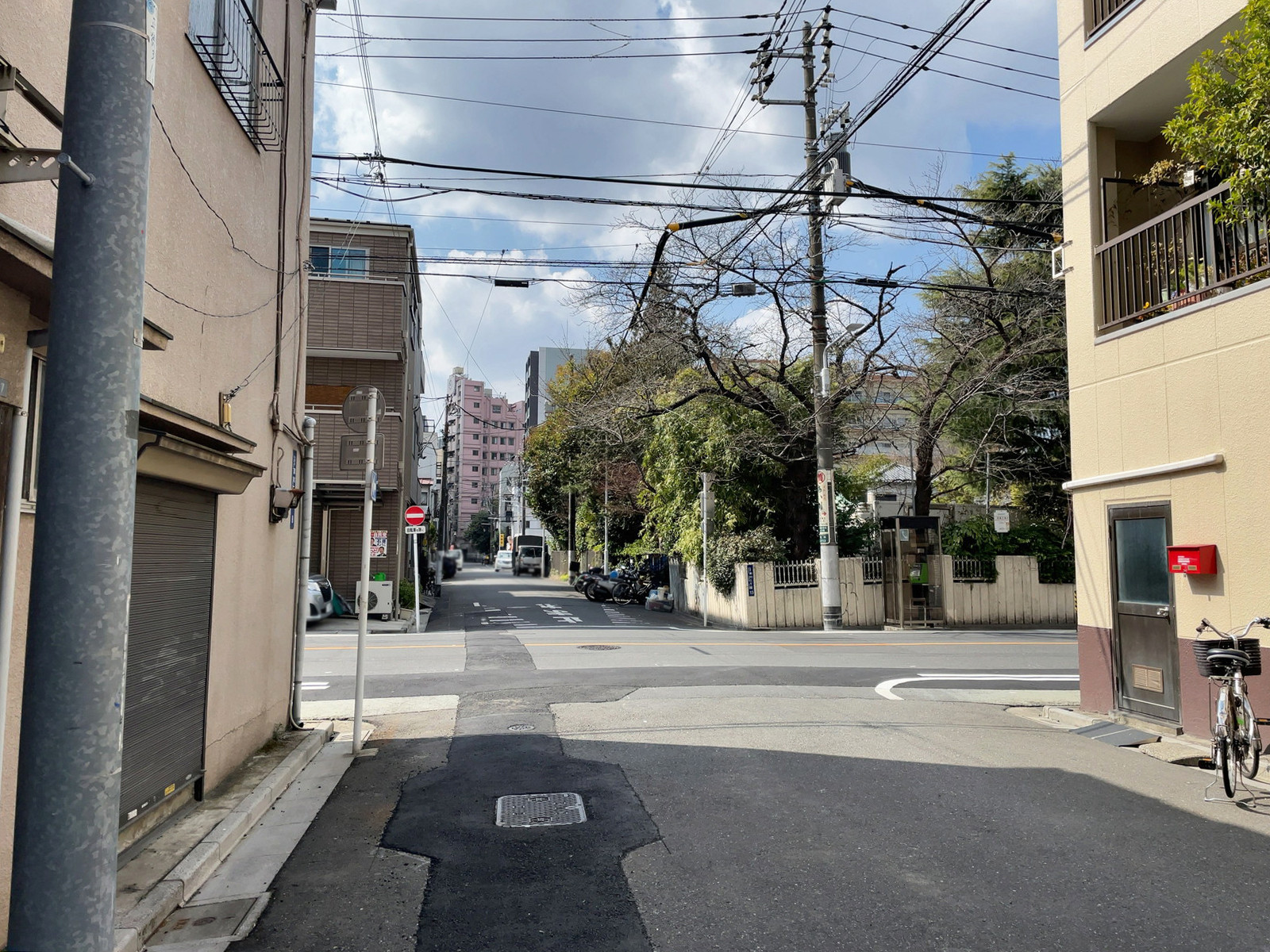 清川玉姫ビル前面の通り