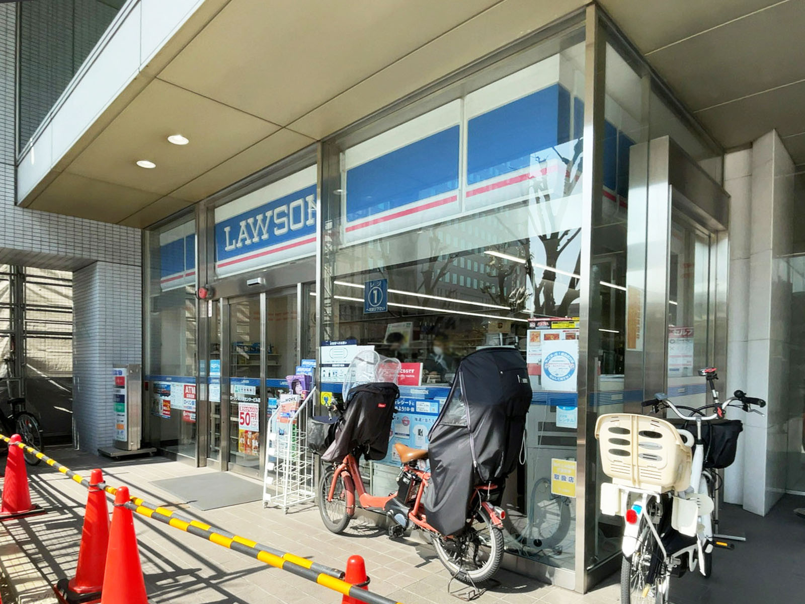 徒歩1分のローソン 新大阪センタービル店