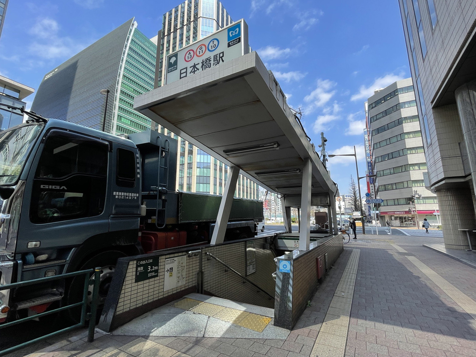 最寄りの「日本橋駅」
