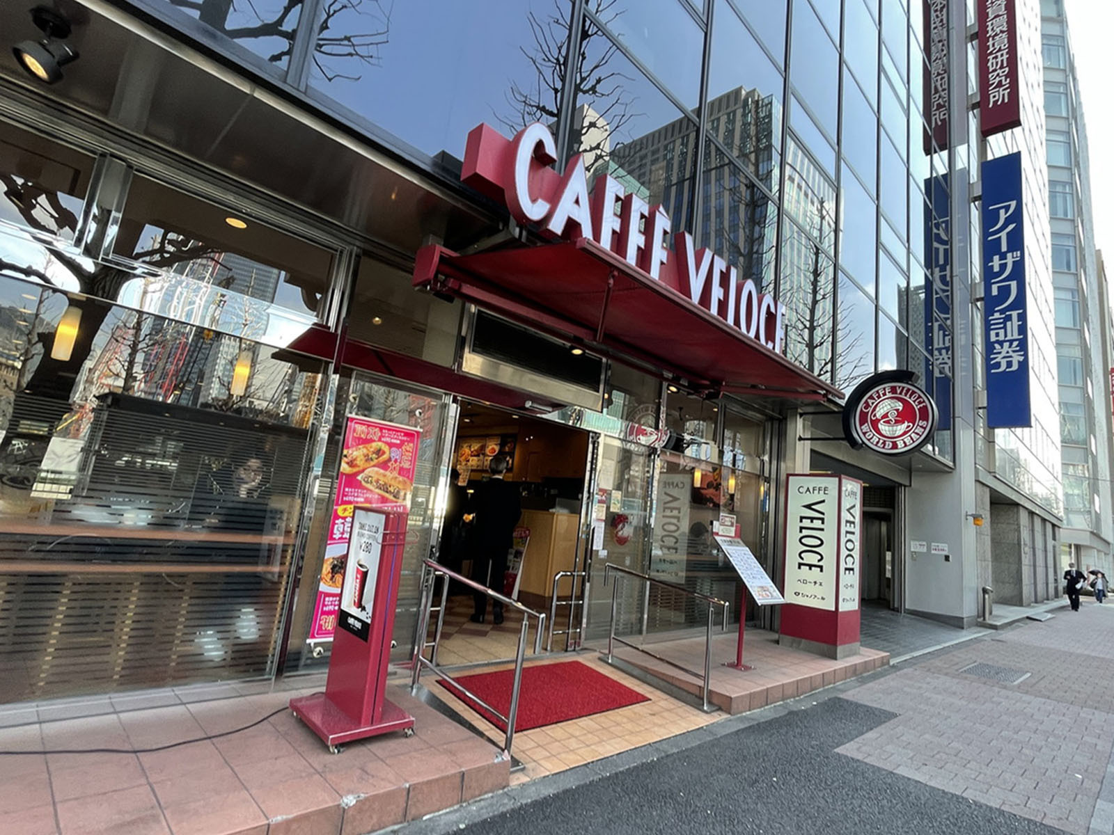 徒歩1分のカフェ・ベローチェ日本橋1丁目店