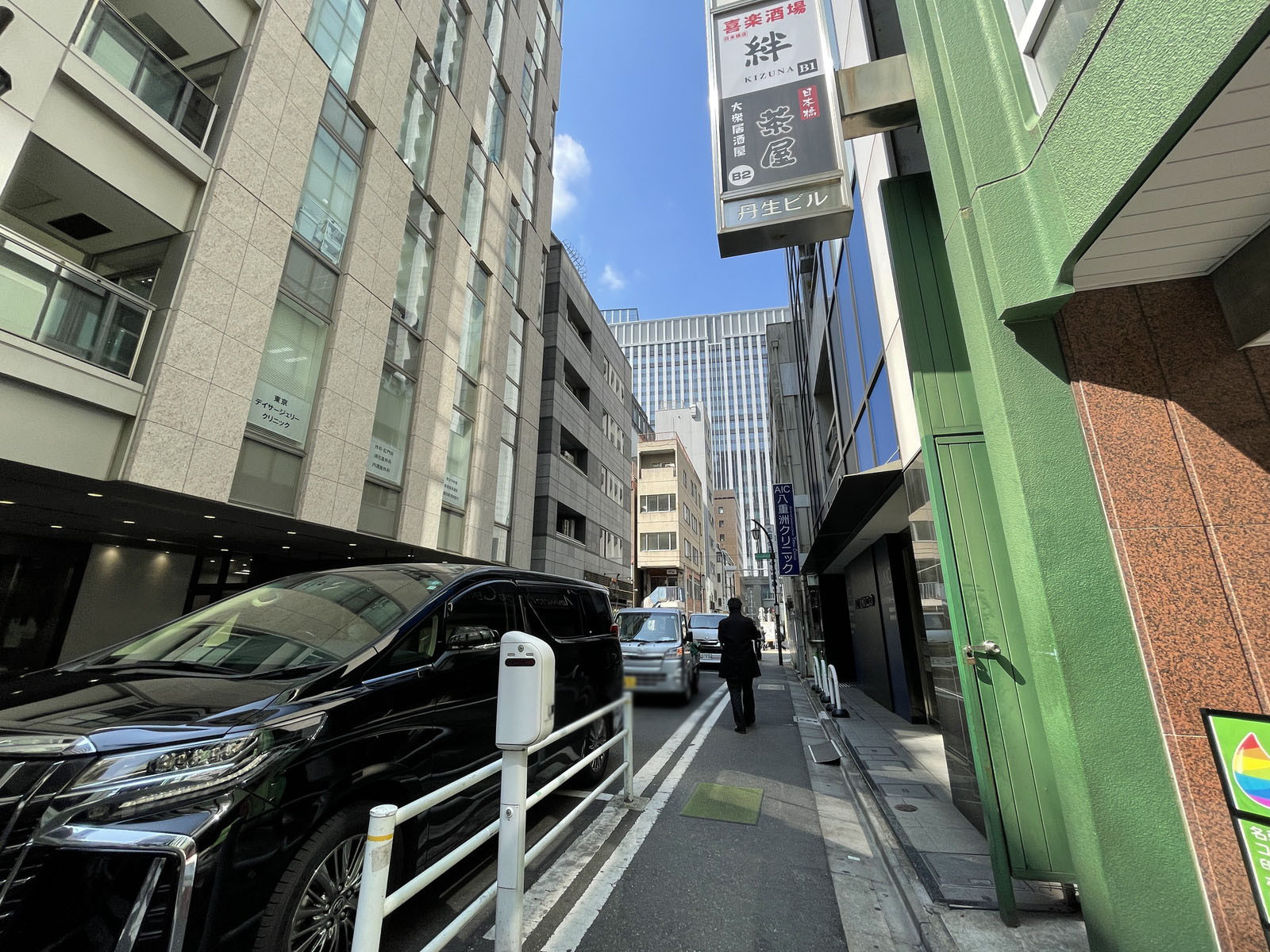 丹生ビル前面の通り