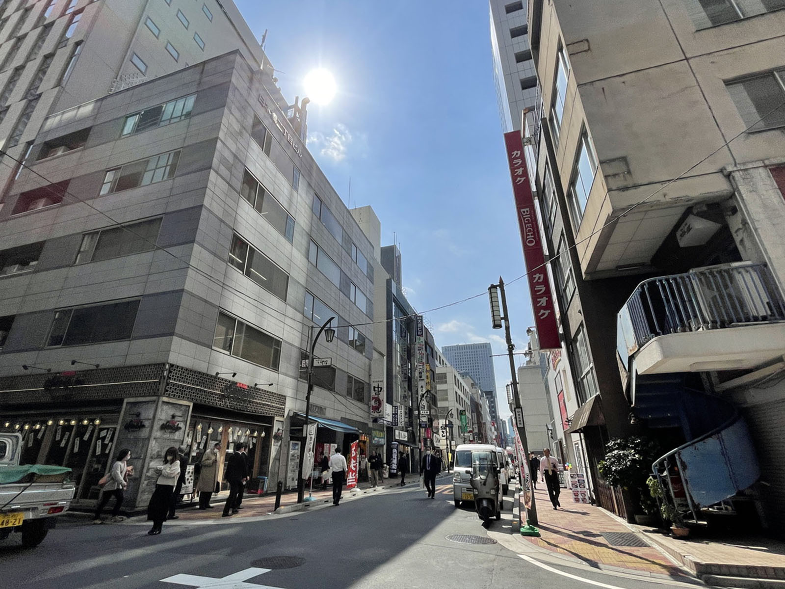 付近の八重洲仲通り