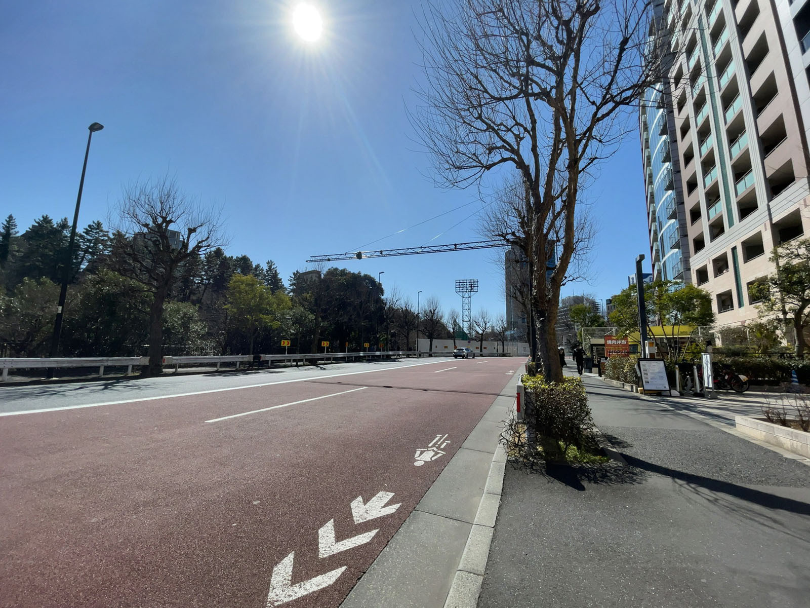 クイーポビル前面の外堀通り