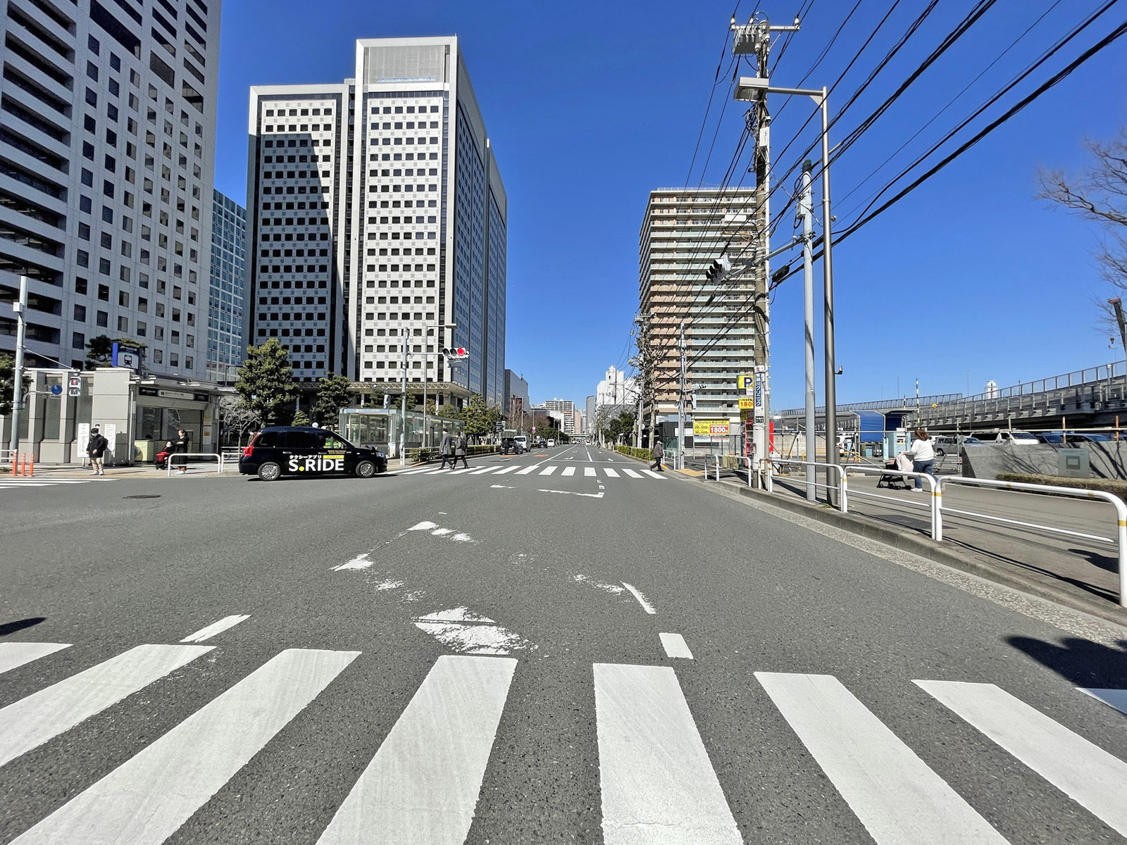 グラスキューブ品川前面の通り