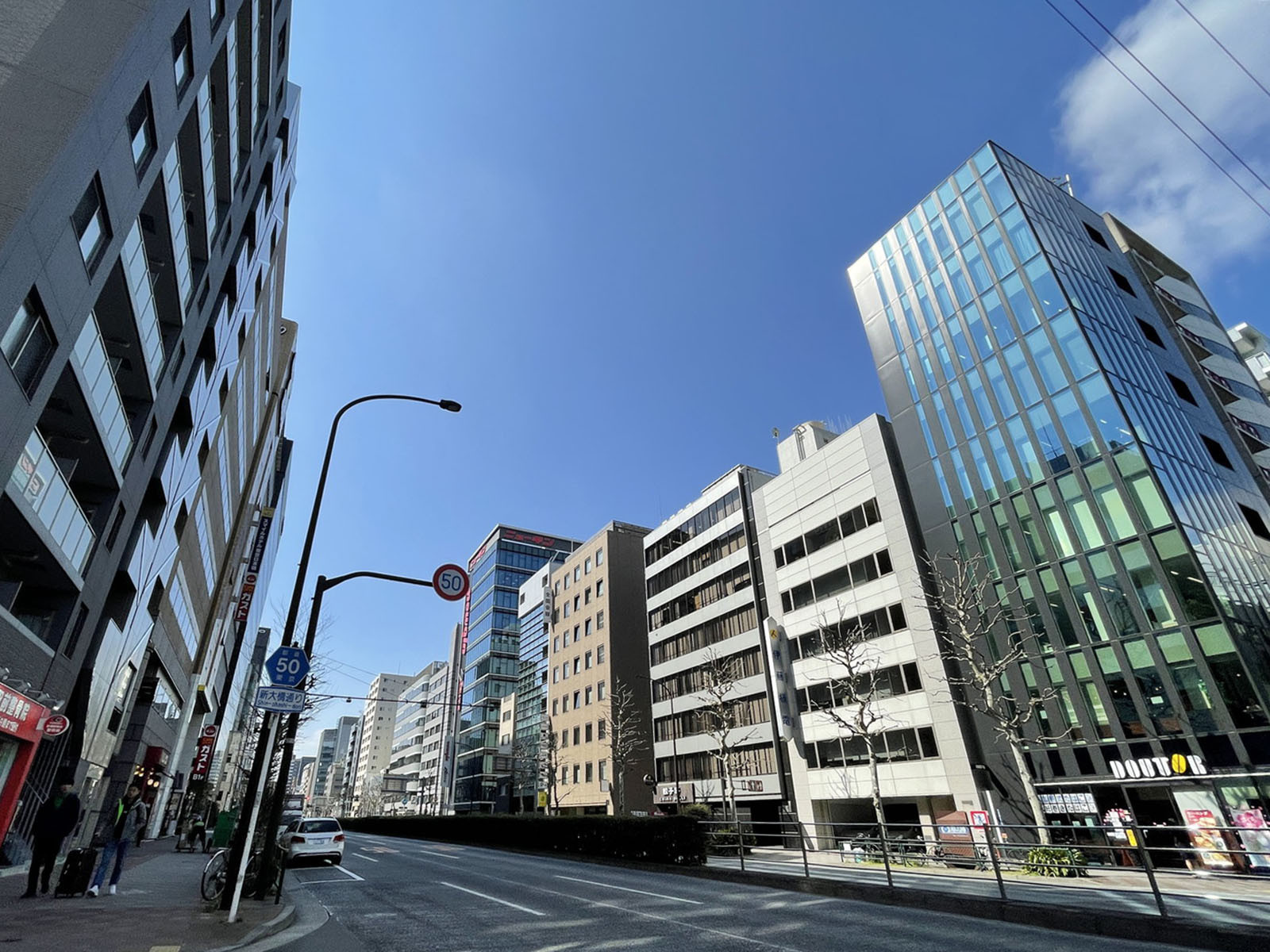 Aster茅場町前面の通り