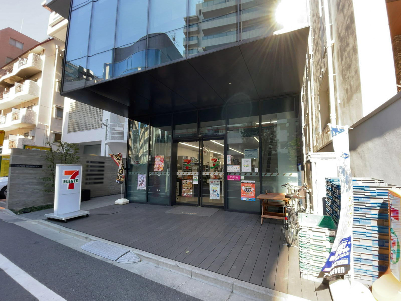 徒歩2分のセブンイレブン 市ヶ谷駅西店