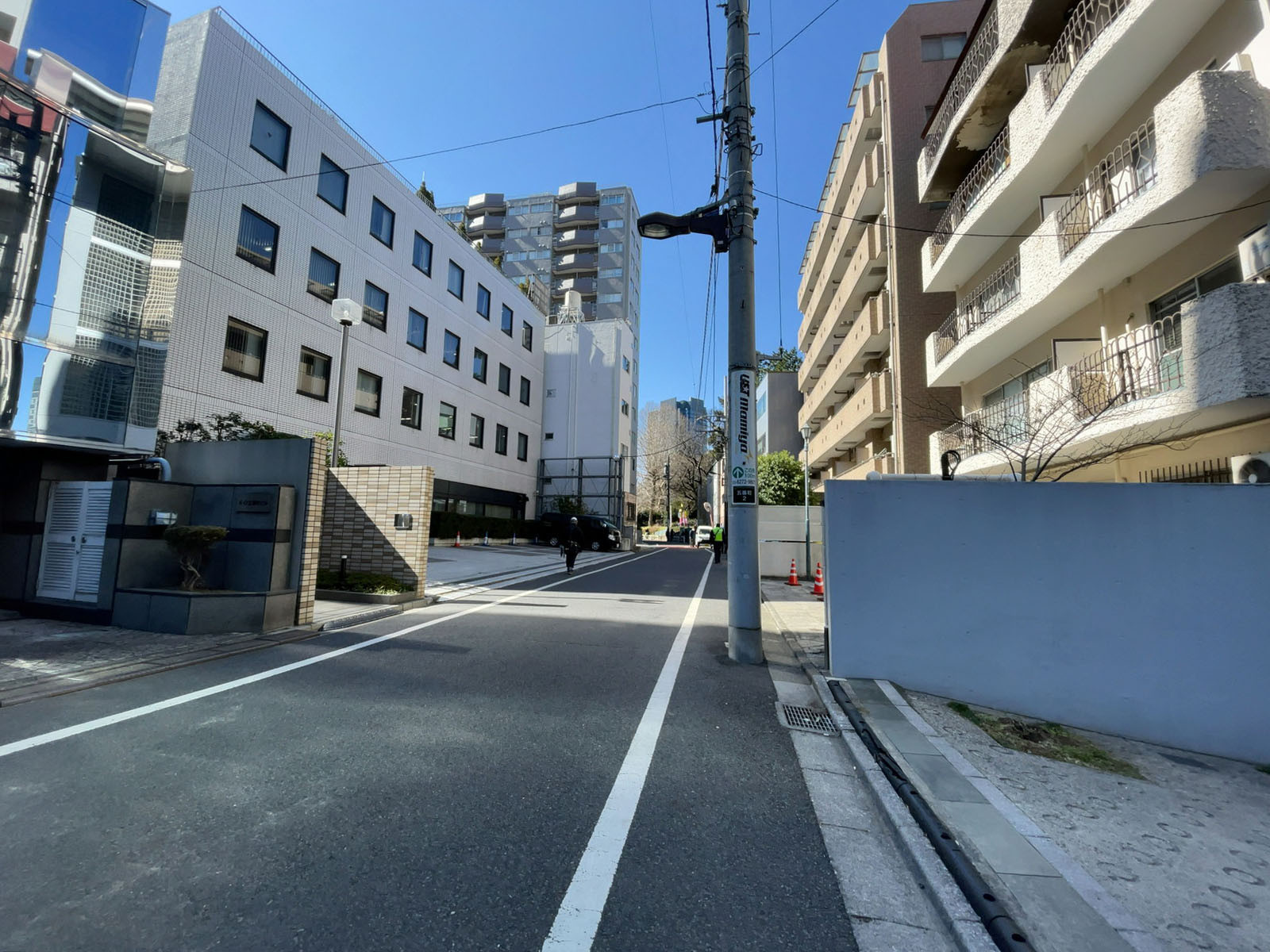 林五ビル前面の通り