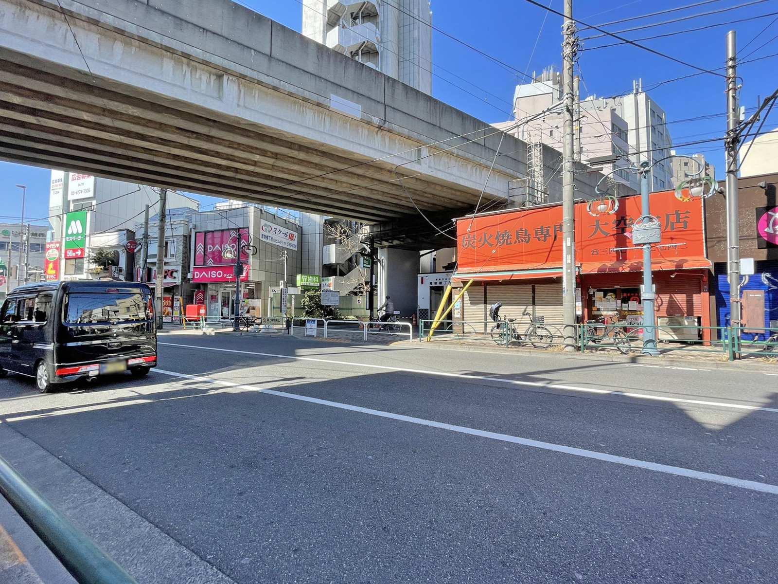 高清館前面の通り