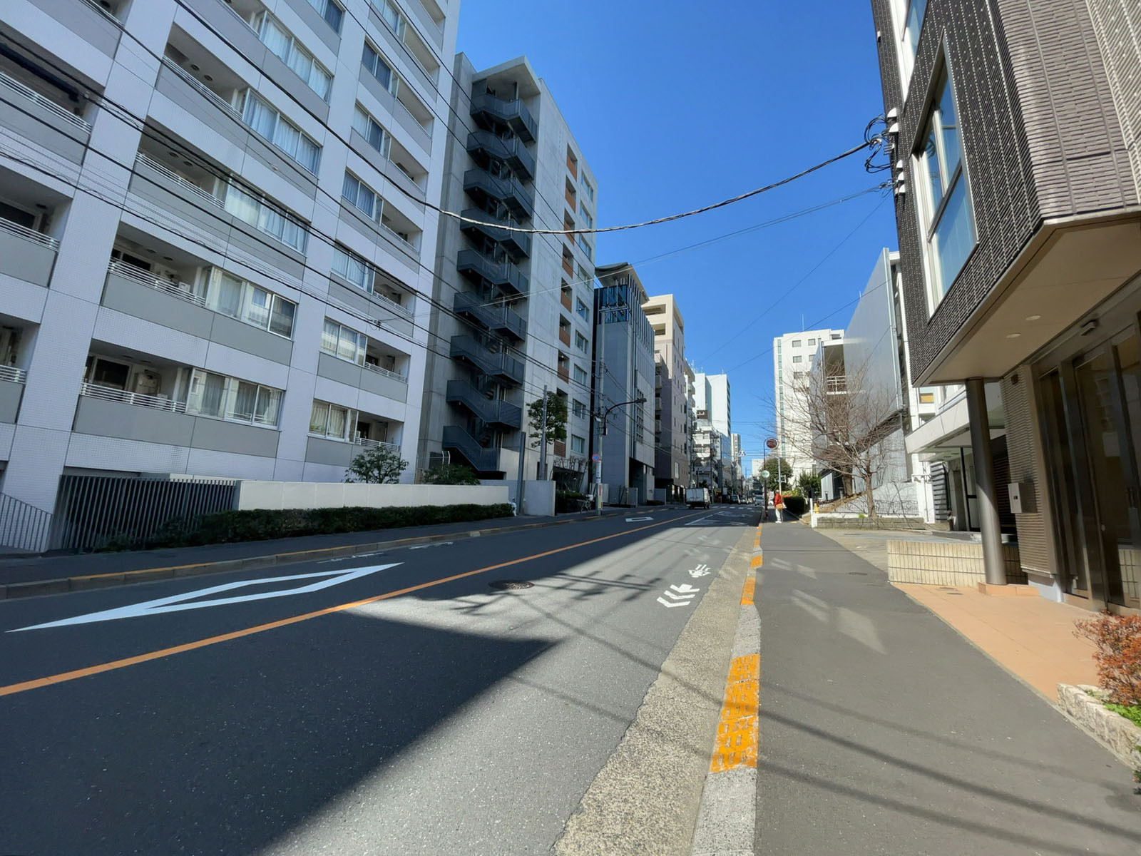 MTビル前面の通り