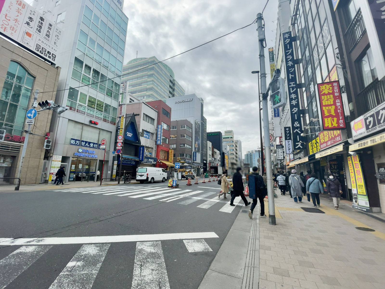至近の明大通り