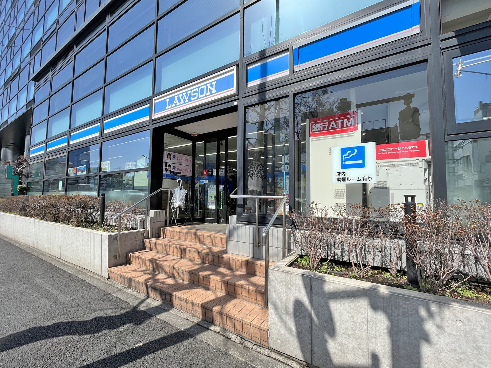 徒歩4分のローソン下落合二丁目店