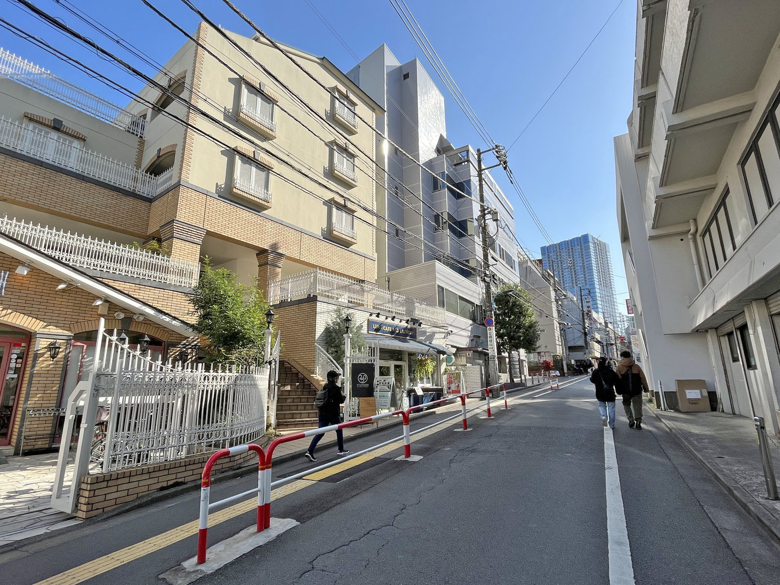 ファインテックビル前面通り