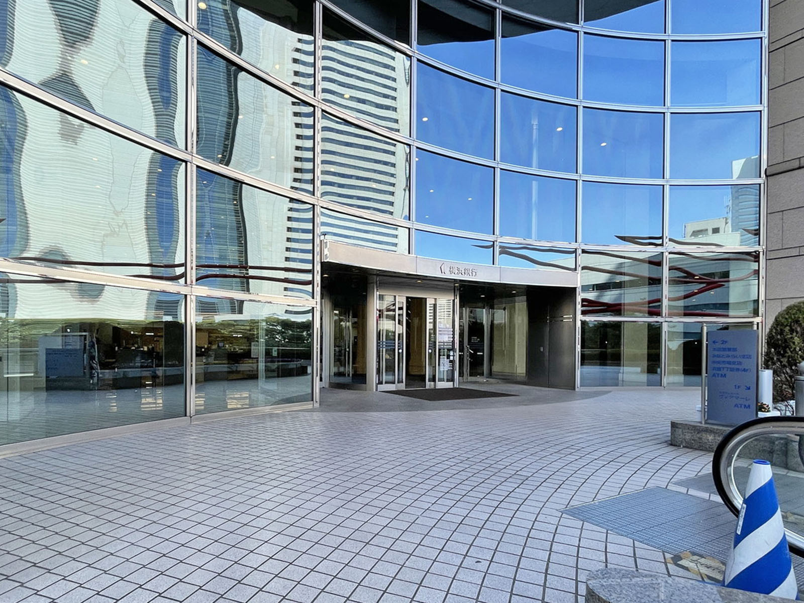 徒歩1分の横浜銀行みなとみらい支店