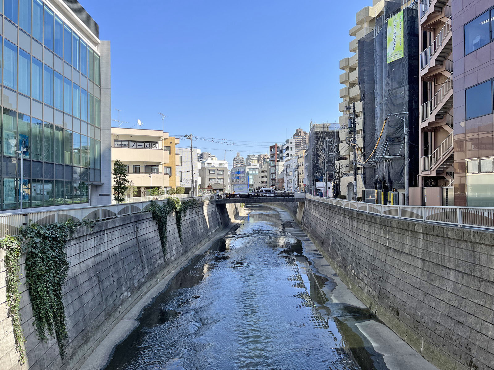 近くを流れる神田川