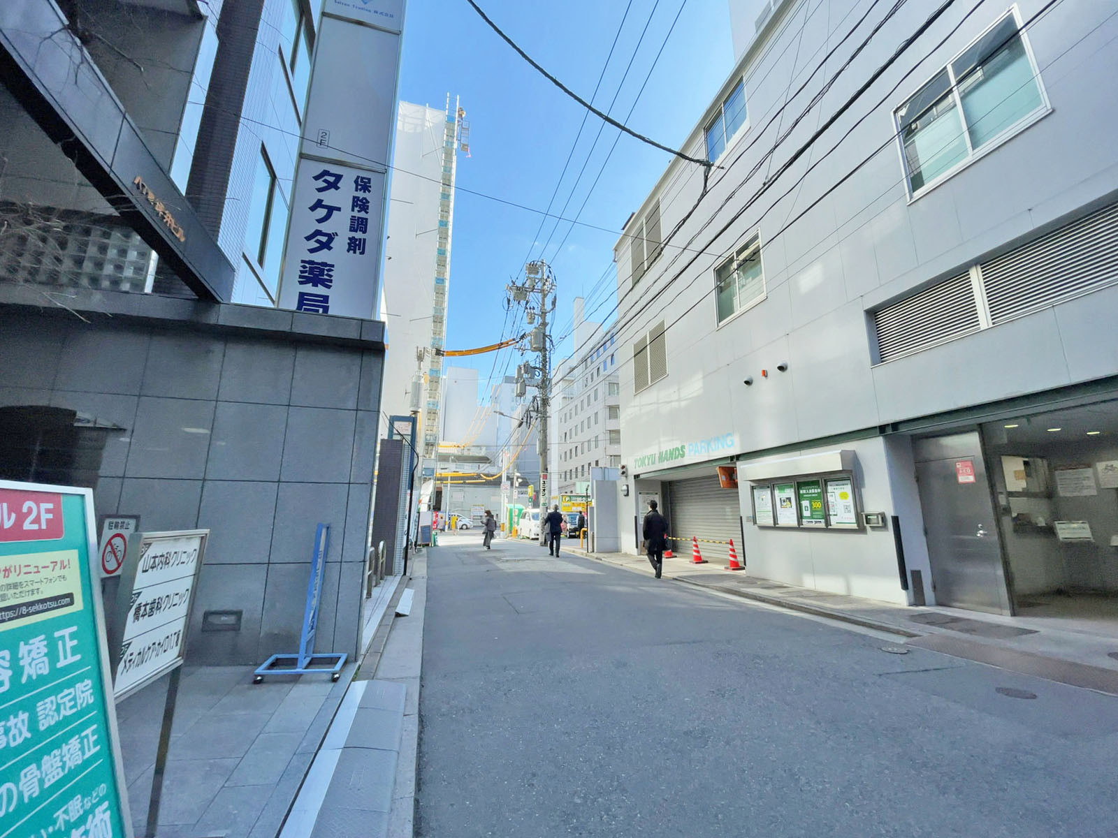 八丁堀坪井ビル前面の通り